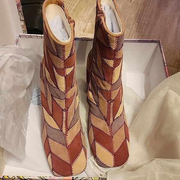 Jeffery Campbell Verus Pw Bootie in Pink Pastel Suede Multi NIB - Picture 3 of 6